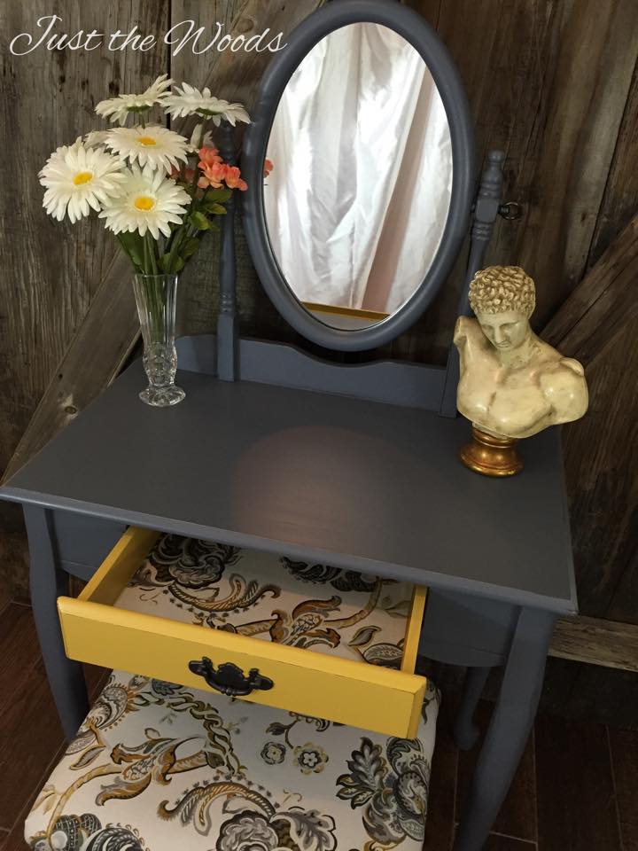 classy vanity  $225