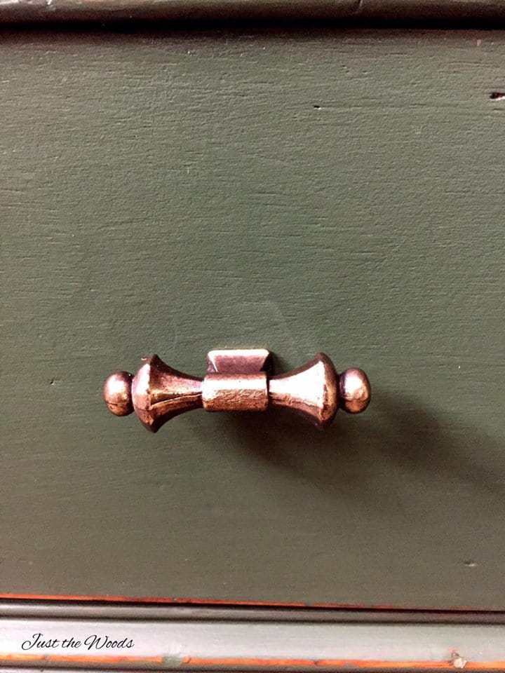 Toy outlet chest hardware