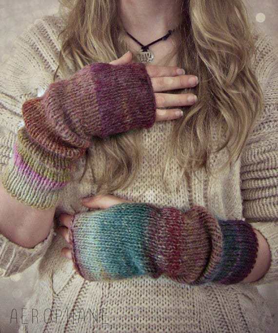 fingerless-gloves, cool gift, gift for girls, hand made gift, handmade gloves, holiday gift guide, handmade gifts