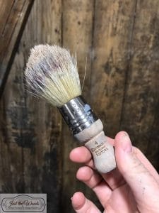 hand-brush-for-small-areas, small paintbrush, stubby brush