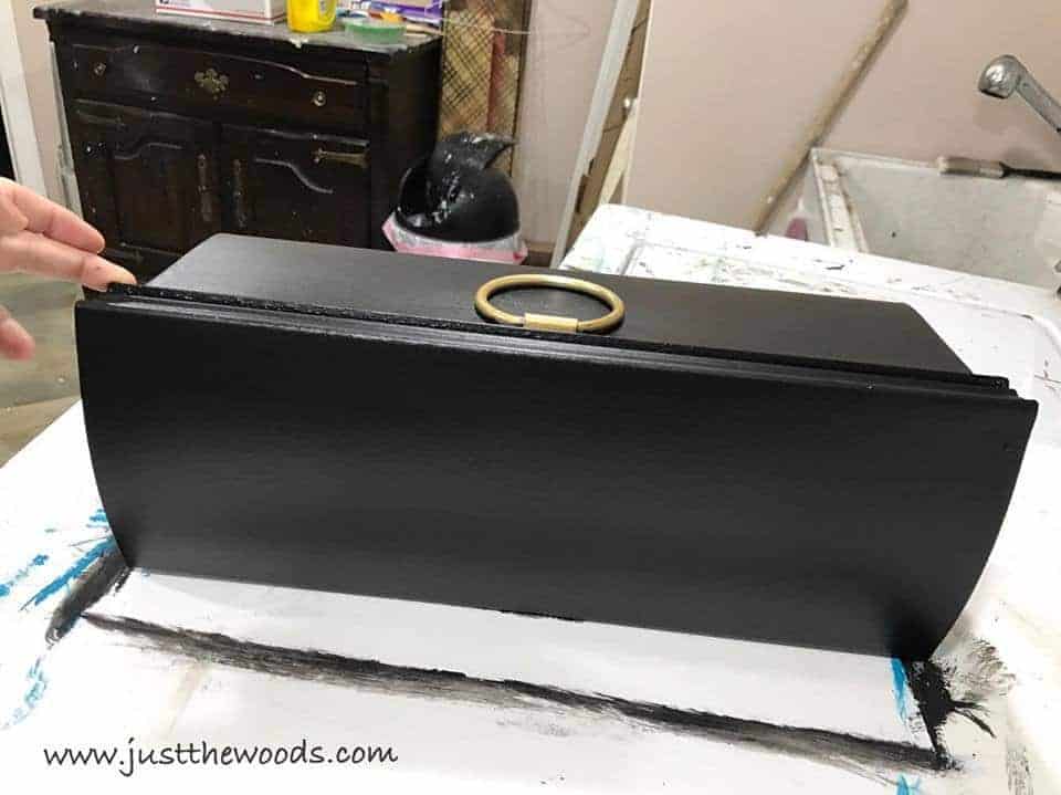 How to Quickly Update Your Metal Mailbox with Paint