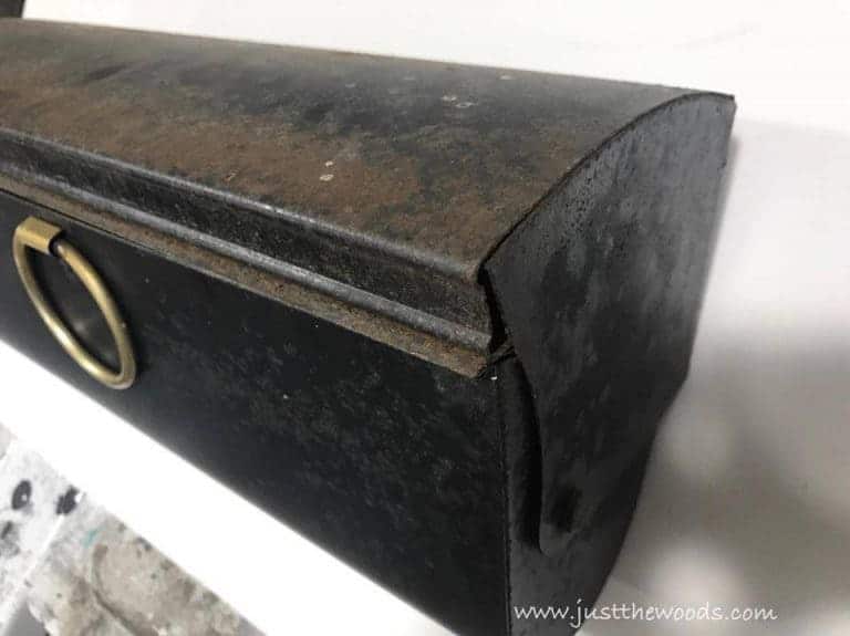 How to Quickly Update Your Metal Mailbox with Paint
