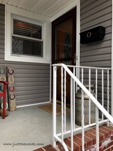 porch-with-painted-mailbox