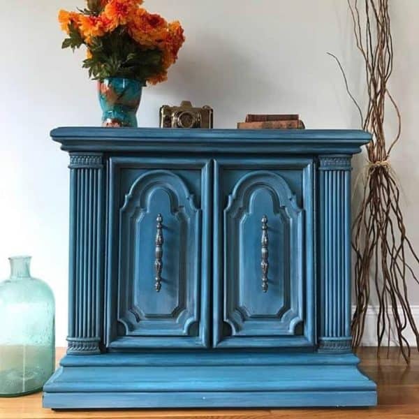 How to Paint Furniture in Layers for a Finish by Just the Woods