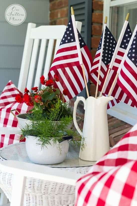 Easy DIY Patriotic Decor for the 4th of July, red, white and blue candles, pallet flag, mason jar projects, patriotic door decor, USA sign, mantel decor, porch decor