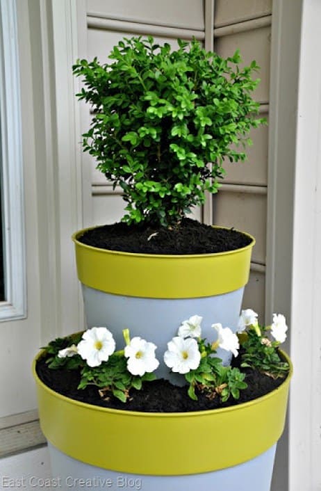 Simple backyard gardening, garden with kids, growing vegetables and raised garden beds in a small city backyard. 20 DIY outdoor planters. Outdoor planter, outside planters, outdoor plant containers, outdoor plant containers, outdoor garden pots, outdoor planter pots, outdoor plant pots, garden planters, outdoor pots and planters, decorative outdoor planters, stacked planter pots