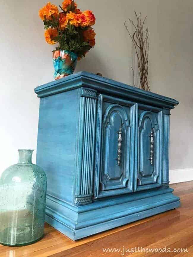 how to layer chalk paint, how to paint furniture in layers