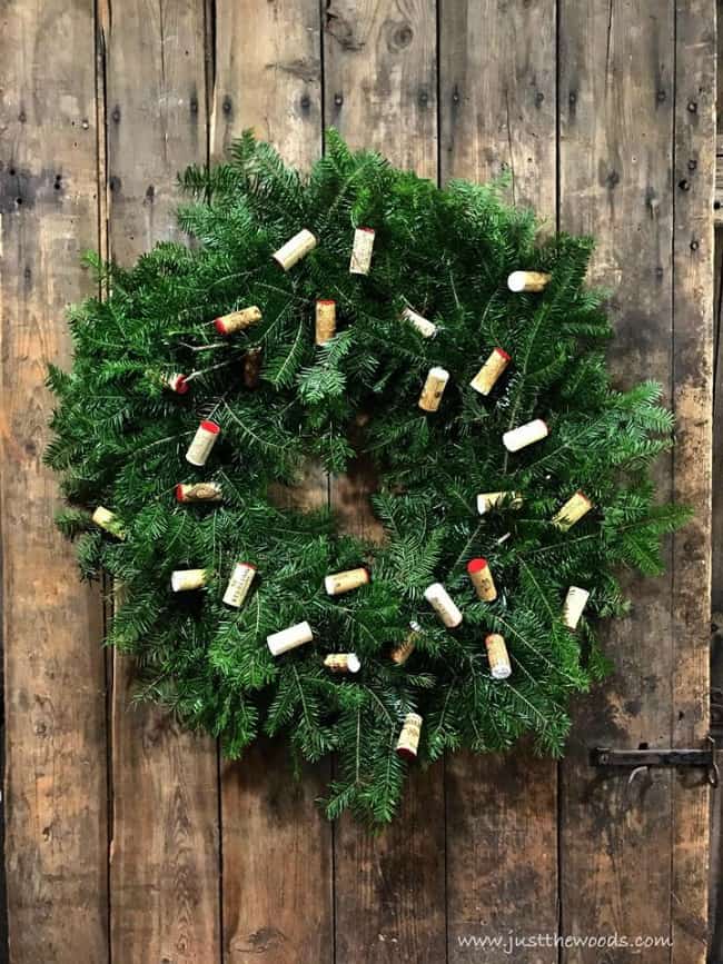 how to decorate a wreath with corks, wine cork wreath, decorate christmas wreath wine corks