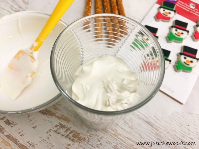 melted white chocolate, pretzel rod snowmen, snowman pretzel rods, dessert recipe, easy recipe