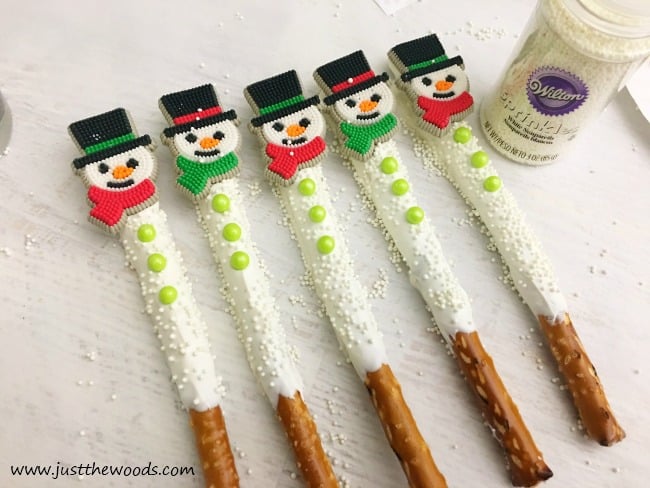 Snowman Pretzel Rods, snowman pretzel recipe, chocolate dipped pretzels, easy desserts