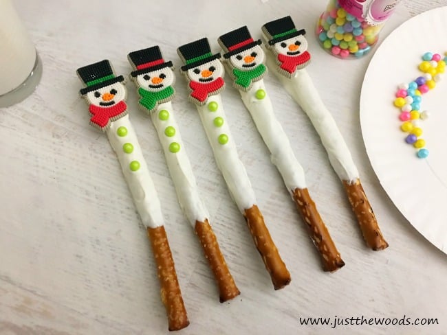 Snowman Pretzel Rods, pretzel dessert recipe, easy recipe, kids recipes