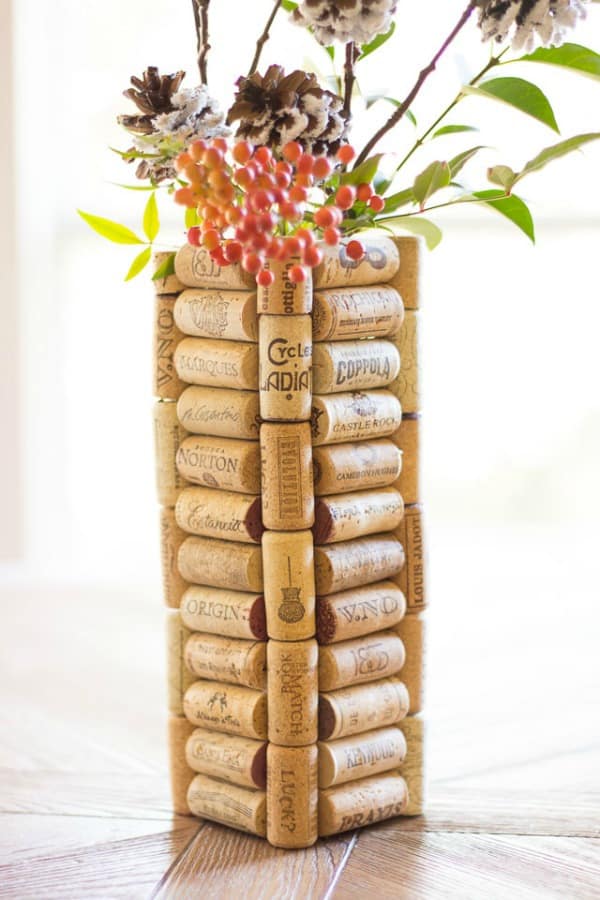 wine cork vase, diy vases, diy vase decor, flower vase ideas