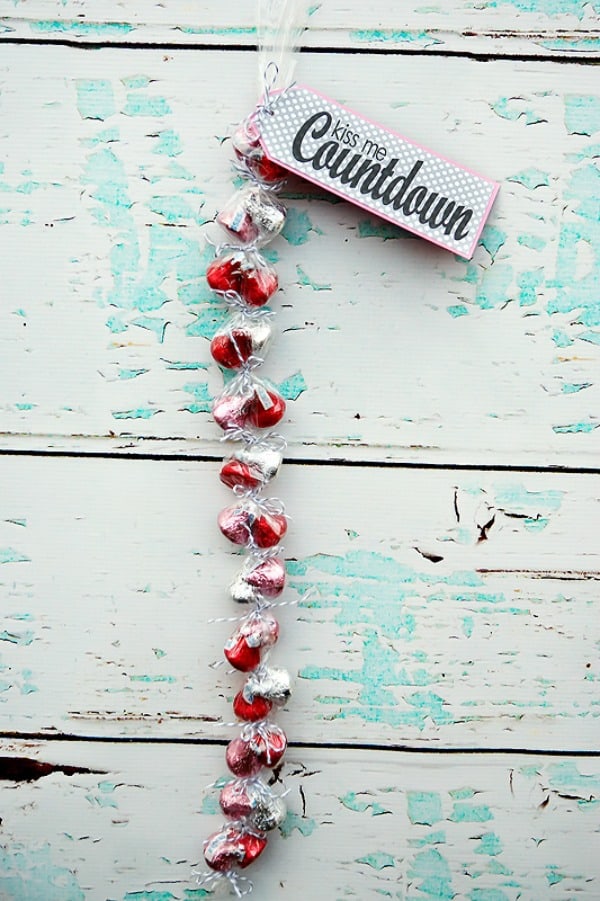 valentines day kiss countdown, valentines day craft ideas, easy valentines day crafts