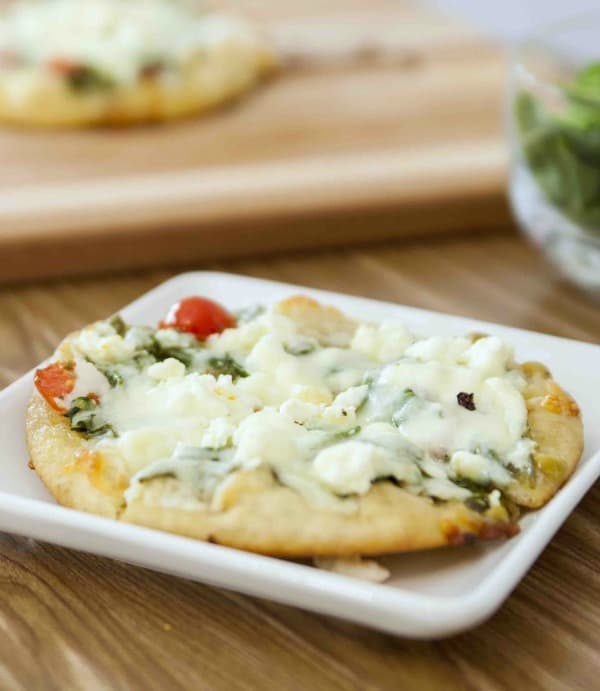 healthy pita pizza, 25 Healthy Quick and Easy Dinner Recipes to Make at Home. Find dinner ideas, easy dinner dishes, recipes for an easy dinner, easy dinner ideas, easy dinner meals, quick easy dinner recipes, easy to make dinner recipes, easy ideas for dinner, easy dinner ideas, delicious easy dinner recipes, easy meals for dinner, healthy dinner ideas, healthy dinner recipes, fast easy dinner, easy recipe for dinner, easy dinner receipes