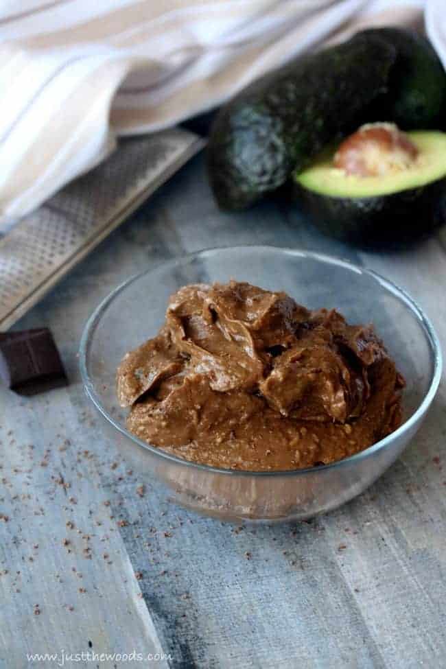 pudding made with avocados, cacao pudding, healthy avocado chocolate pudding