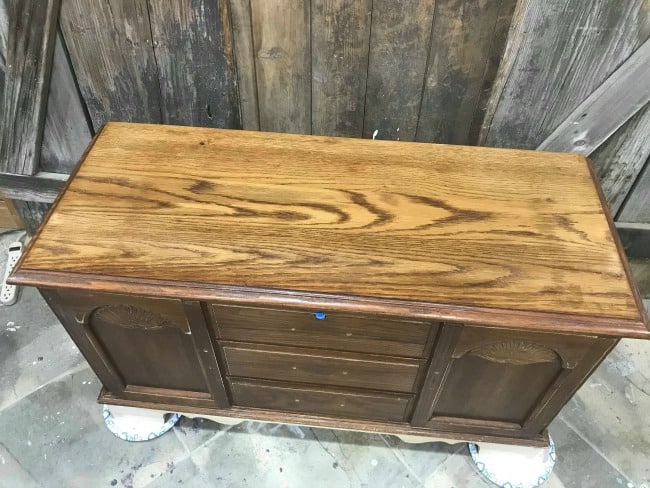 fläck på cedar chest, hur man refinish en lane cedar chest