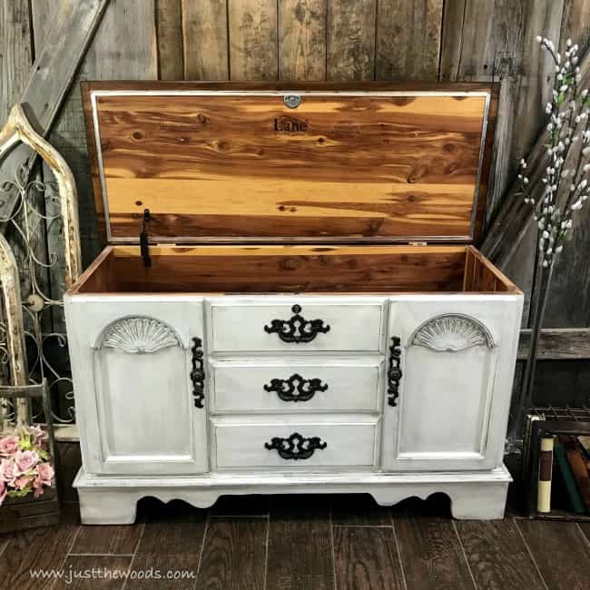 painted lane cedar chest, painted cedar chest, how to refinish a cedar chest, cedar chest refinish