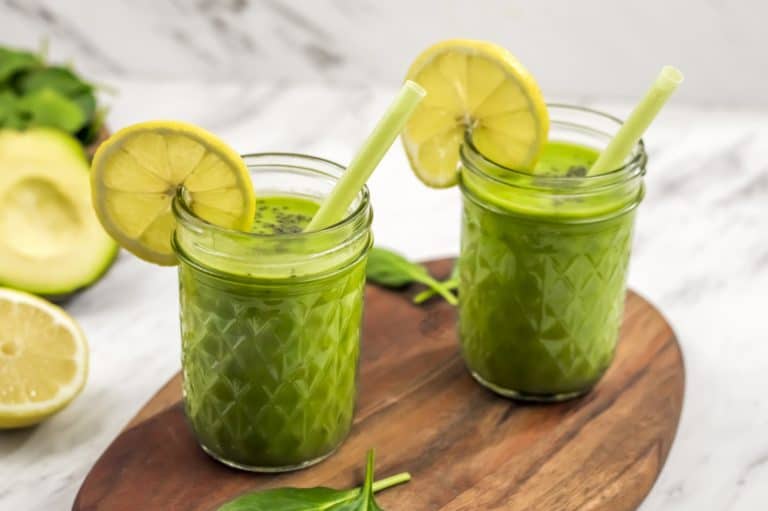 How to Make a Healthy Spinach Avocado Green Smoothie