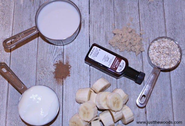 ingredients in banana smoothie, almond milk smoothie