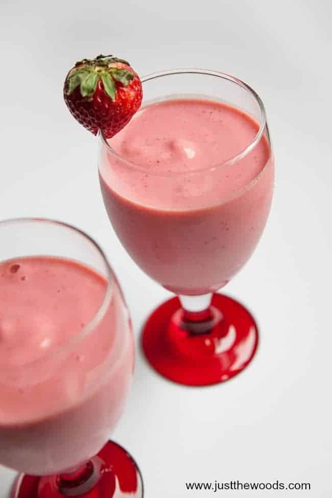 Strawberry Banana Protein Smoothie, protein breakfast shake, smoothie recipes with protein