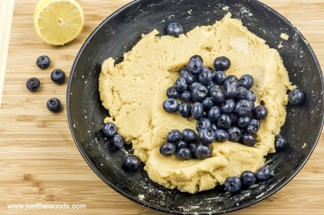 how to make blueberry scones, easy blueberry scones, lemon blueberry scones
