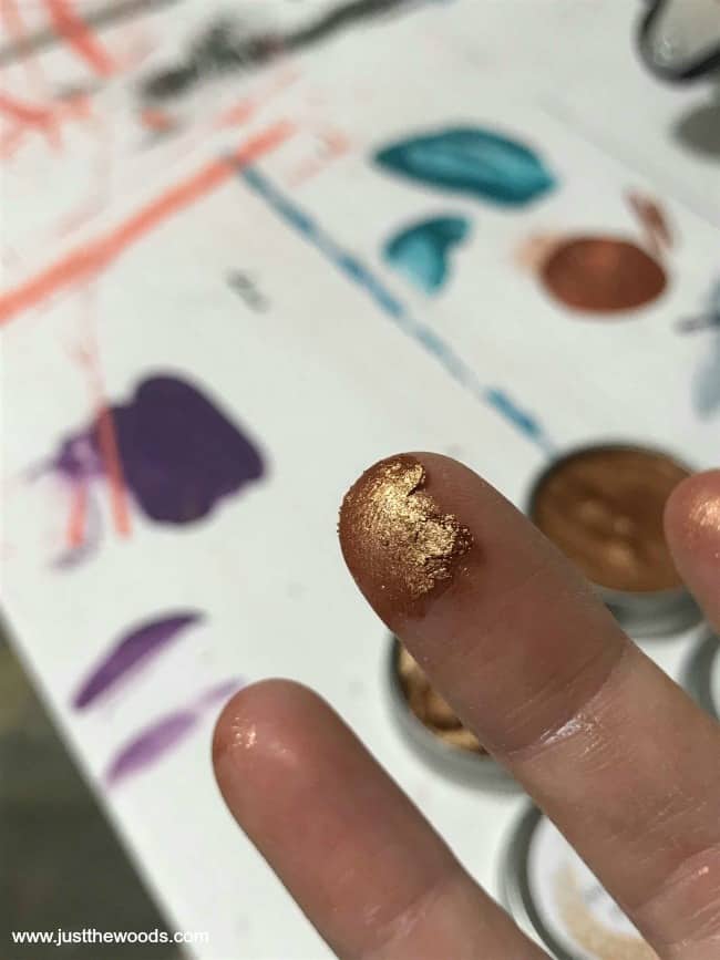 how to apply gilding wax, applying gilding wax, apply gilding wax with finger