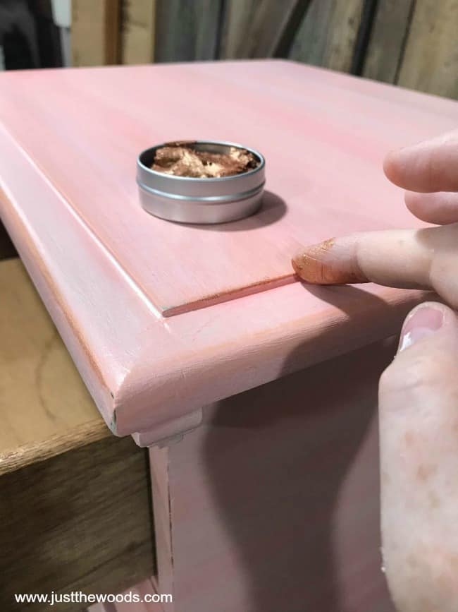 applying gilding wax with finger, how to apply gilding wax