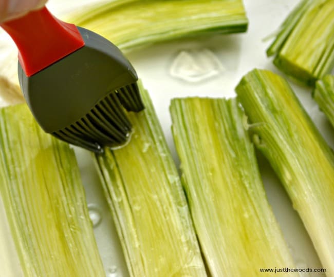 cooking leeks with olive oil, roasted leeks, olive oil on leeks