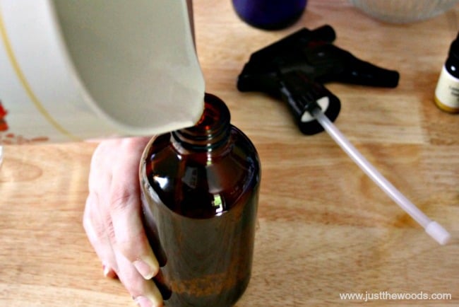 recipe to make bug spray, homemade insect spray, diy bug repellent