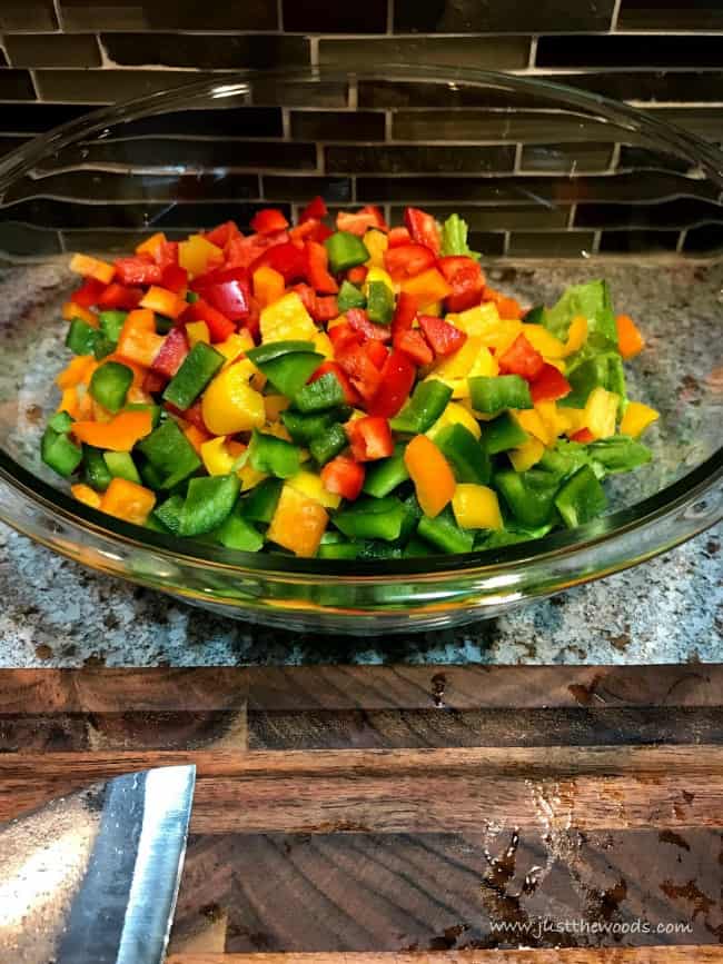 garden salad, chopped peppers