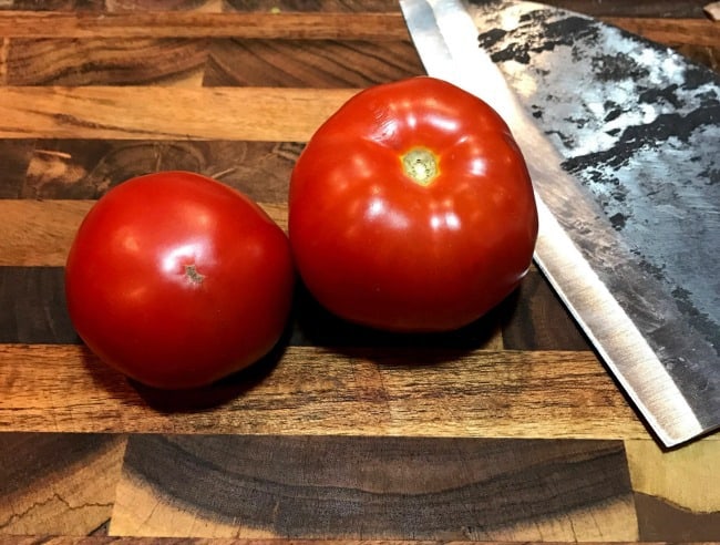 garden salad, red tomatoes