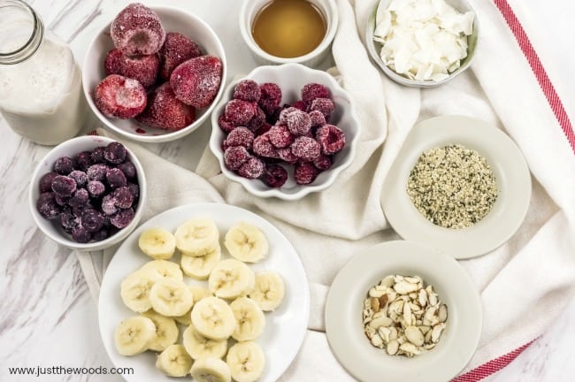 Triple Berry Smoothie Bowl Recipe, smoothie bowl ingredients, whats in a smoothie bowl