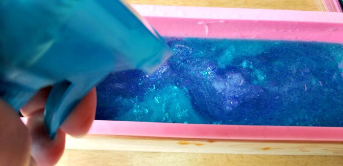 How to Make Beach Inspired DIY Soap Bars DIY Soap Bars, spray soap mold