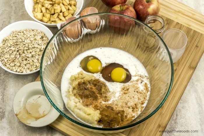 how to make breakfast muffins, healthy apple breakfast muffins, apple oatmeal muffins