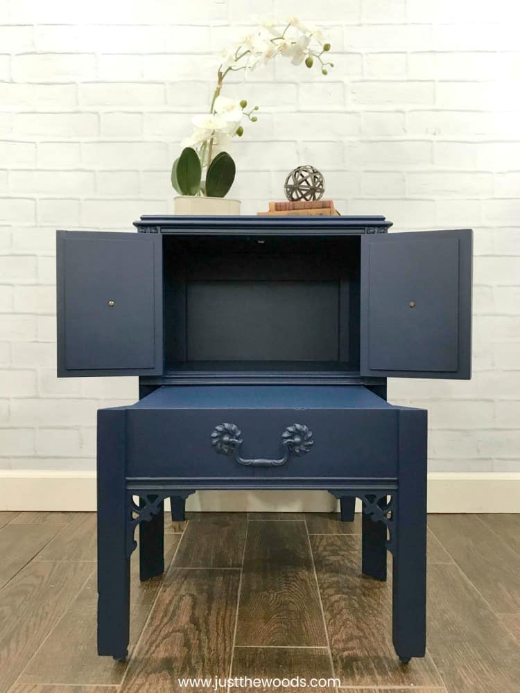 chalk painted table, blue chalk paint, bunker hill blue, painted furniture no brush strokes, best paint sprayer, open doors on blue painted table