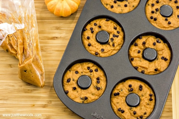 pumpkin muffins, homemade muffins, pumpkin chocolate chip muffin recipe, Pumpkin Chocolate Chip Muffins