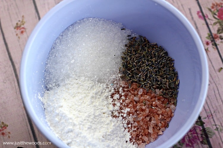 bath soak with epsom salt, bath soak with essential oils, bath salts with himalayan pink salt