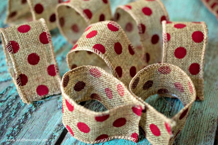 buralp ribbon wreath ideas, how to make a burlap ribbon wreath, DIY Christmas wreath, 