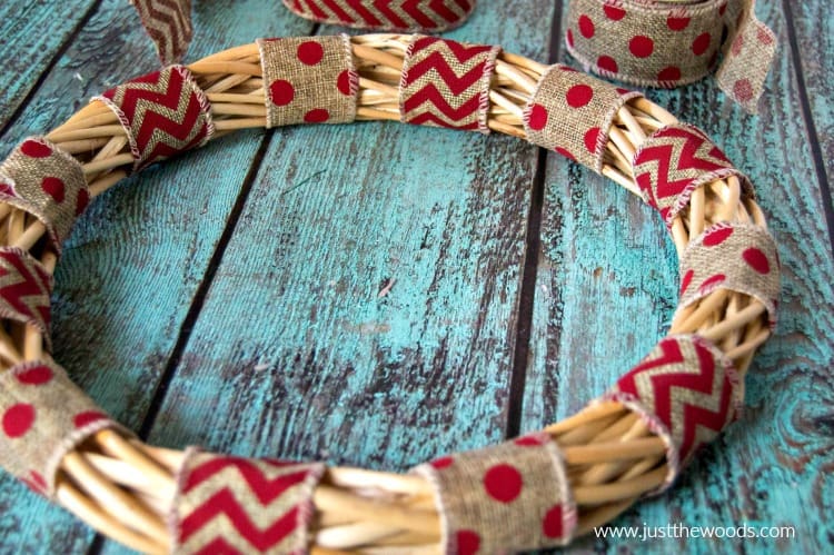 DIY Christmas wreath, rustic wreath ideas, diy rustic wreath, homemade wreath ideas