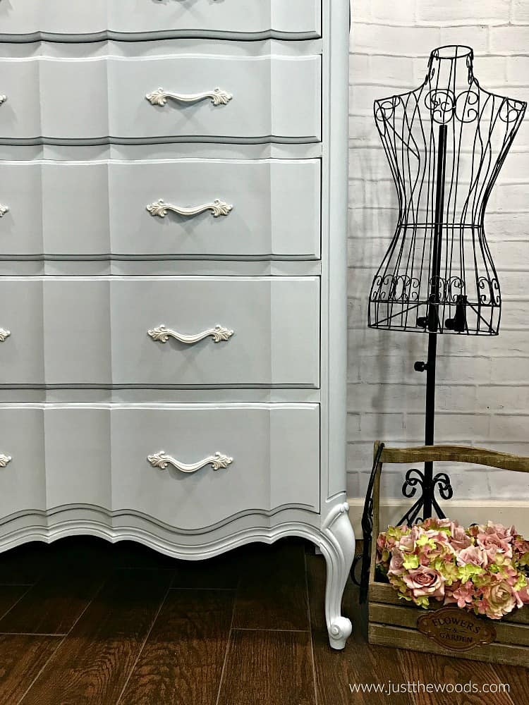 painted dresser with curves, blue painted dresser with white, blue and white painted dresser, painted dresser ideas