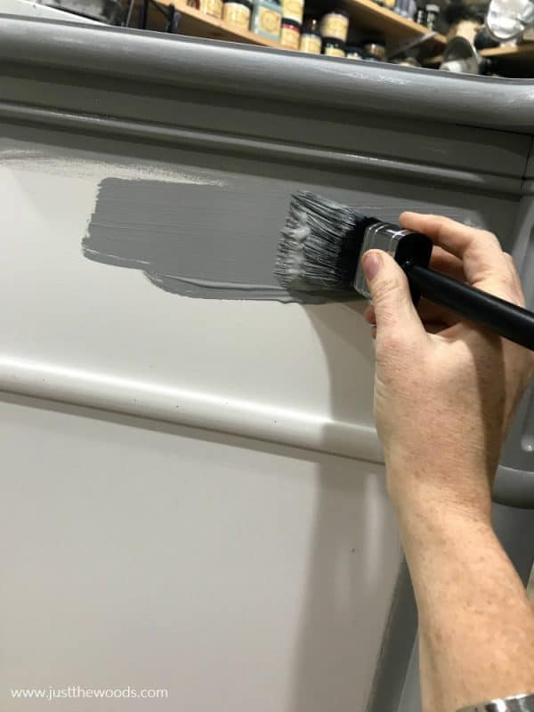 How to Paint Furniture with the Best Silver Metallic Paint
