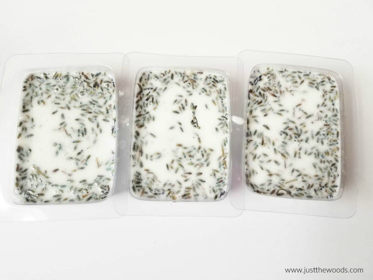 How to Make the Best Lavender Vanilla Homemade Soap Recipe homemade bar soap, homemade soap recipe, handmade soap, diy soap