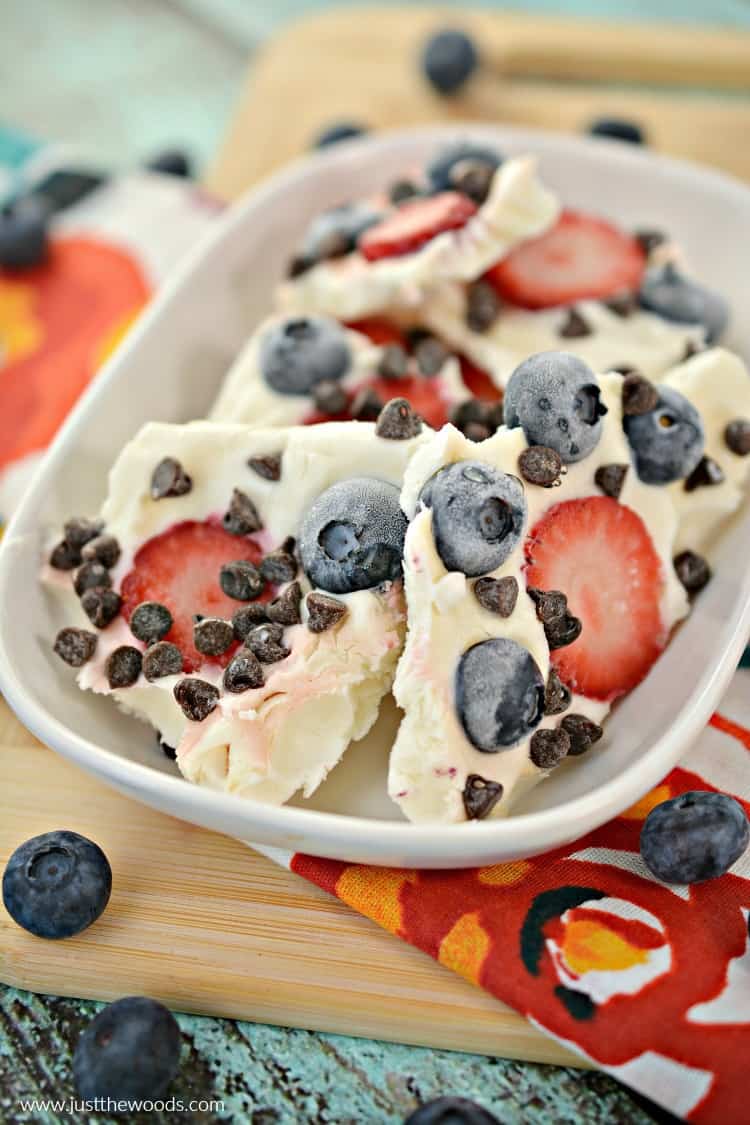 clean eating yogurt bark, recipes with greek yogurt, frozen yogurt bark recipes