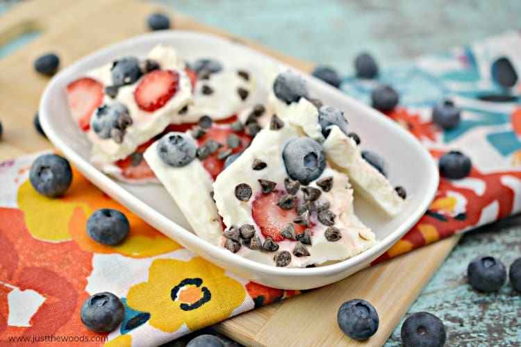 yogurt bark, greek yogurt bark, yogurt bark with berries