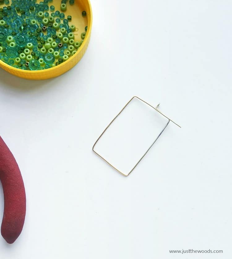 how to make earrings that hang, gold wire bent in rectangle