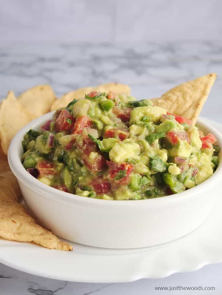 chips and guacamole, guacamole in bowl with chips