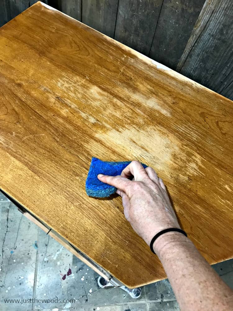 cleaning wood furniture before paint, wipe furniture with blue sponge