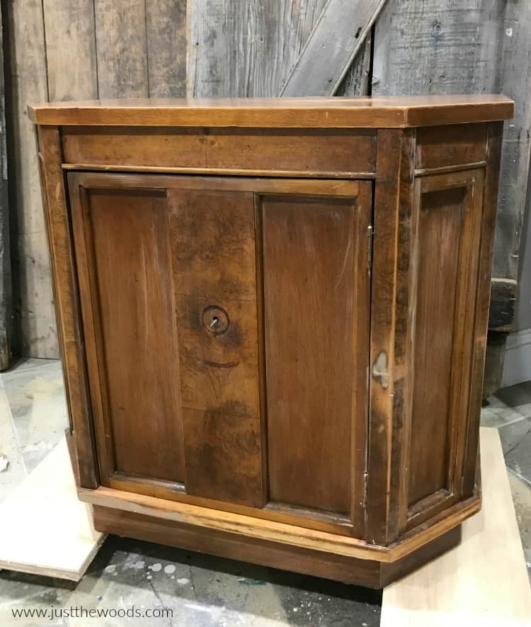 clear primer on wood cabinet, primer dries clear, brown wood cabinet