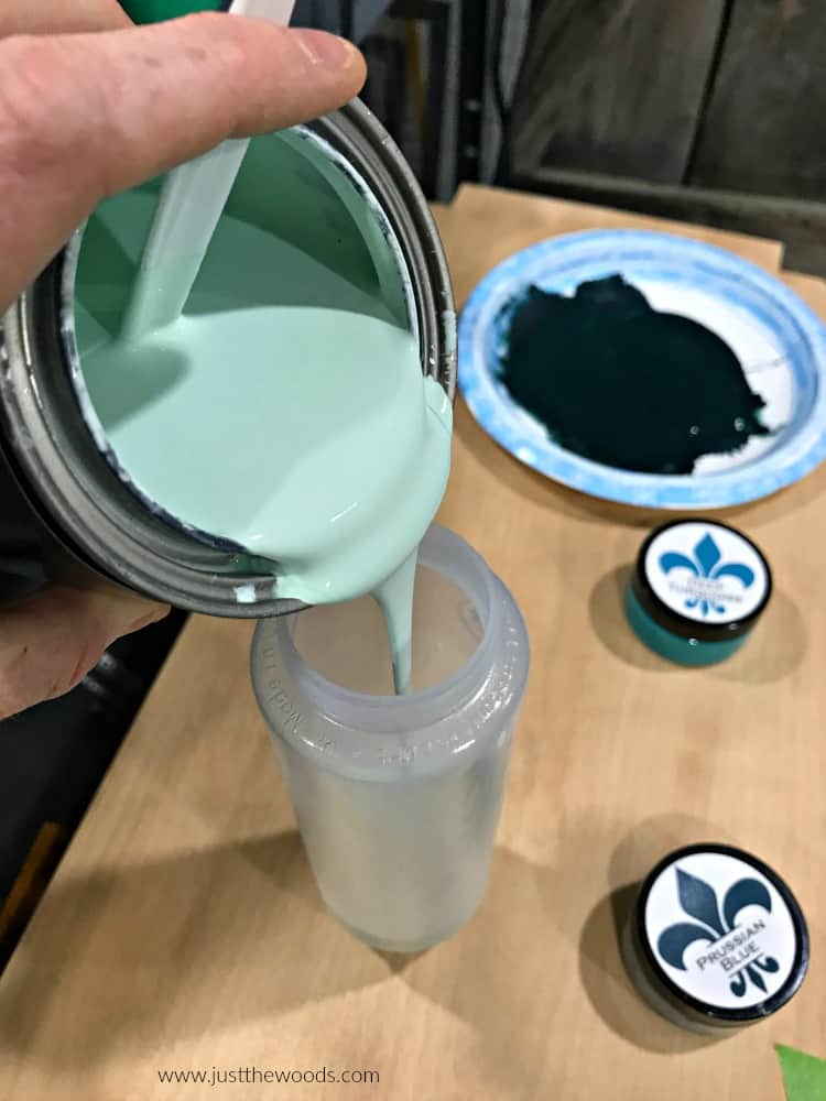 pour chalk paint from can to bottle, store shalk paint