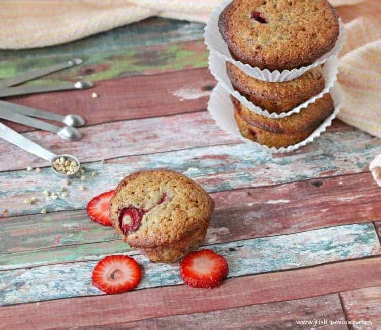 strawberry banana muffins, how to make strawberry banana muffins recipe